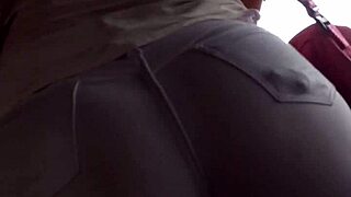 Look at this hot girl on the bus