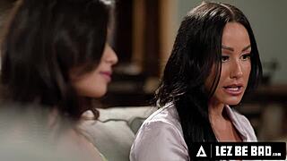 horny milf jennifer white dominates stepbae scarlett alexis with strapon