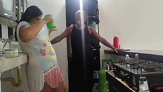 Mi cuñado llega a casa me seduce y terminamos follando dejándome toda la vagina llena de semen