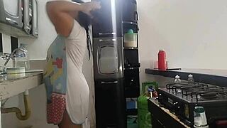 Mi cuñado llega a casa me seduce y terminamos follando dejándome toda la vagina llena de semen