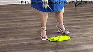 real estate agent flashing pussy in mini dress no panties?