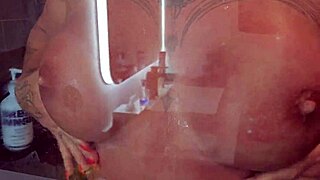 Getting fucked while bathed in milk 😋