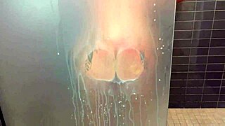 Getting fucked while bathed in milk 😋