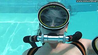 hot blowjob by the poolside with a sexy babe 😍