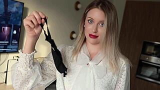 Stepmom Jerks Off Panties, Fucks In Leggings