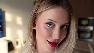 Stepmom Jerks Off Panties, Fucks In Leggings