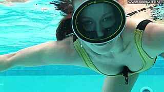 hot blowjob by the poolside with a sexy babe 😍