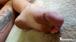 lilly shows her pointed toes and feet while pregnant