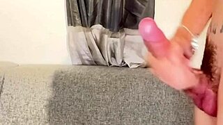 novinho engasga no pau e da cuzinho