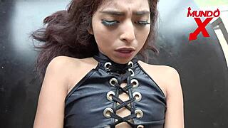 The enters the room and fucks the girl hard mundoxxx com