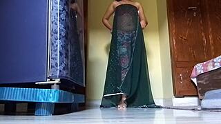 Indian Hot Bhabhi Fingering Chut Release