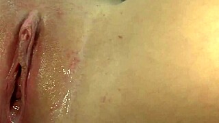 posing nude to get a discount