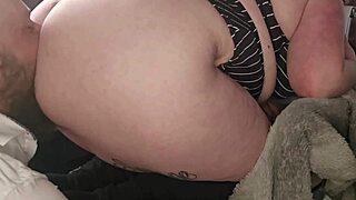 revealme curvy babe spreads legs for hot pussy eating orgasm