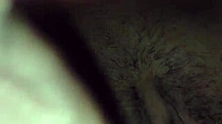 เย็ดเข้าไปในรูหีสาวใหญ่จนน้ำแตก