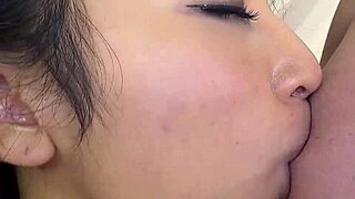 Japonska mlada 18+ dobi dvojni creampie v trojki