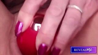 revealme horny milf shows wet hairy pussy in intense vibrator cum show 😏