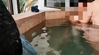 Esposa consolando a amigo de su esposo