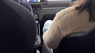 Mulher motorista pega cadeirante sem dinheiro deixa ser chupada apos mijar