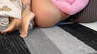 Slutty wife stretches pussy and ass