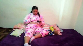 Tengo Una Hermanastra Muy Puta Cada Vez Que Voy A Su Cuarto La Consigo Masturbando Siempre Quiere Chuparme La Polla Para Sacar Toda Mi Leche Y Tragarsela Toda