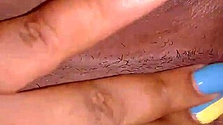 novia colombiana se masturba rico para mi con dildo y orgasmos