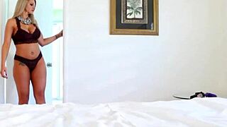 i'm hot babe brooklyn puting a purple toy in my pink pussy