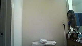 Ramming wet pussy close up on webcam for explosive orgasm