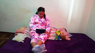 Tengo Una Hermanastra Muy Puta Cada Vez Que Voy A Su Cuarto La Consigo Masturbando Siempre Quiere Chuparme La Polla Para Sacar Toda Mi Leche Y Tragarsela Toda