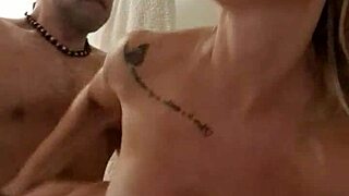 Alinemilf's retro bareback session in the bathroom 😏