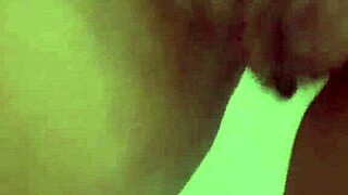 Alinemilf's retro bareback session in the bathroom 😏