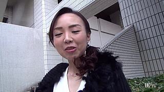 Inran Jukujo Who Hunts Men Under the Pretext of Marriage Hunting - Manami Sakurai 1