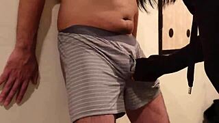 【閲覧注意】僕のチンポと金玉を女性のサンドバックにされひたすらボコられるm男！【何故、勃起してしまうのか？】