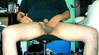 Ezsosa Flashes Curvy Body In Exhibitionist Solo Session