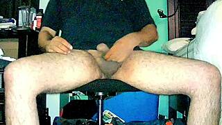 Ezsosa Flashes Curvy Body In Exhibitionist Solo Session