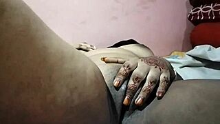 Indian amateur reveals sexy pussy