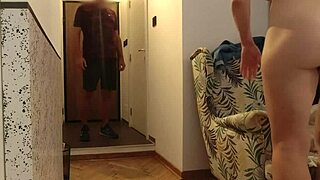 I met the delivry guy naked he didnt wanna go away, it was so hot!