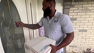 Sexy latina fucks mailman in hardcore session