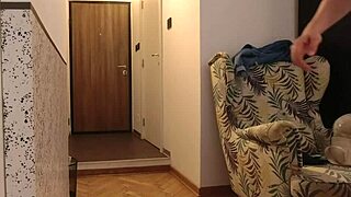 I met the delivry guy naked he didnt wanna go away, it was so hot!