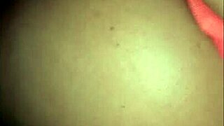 com a cunhadinha no sofa, tava vazanu orgasmo?