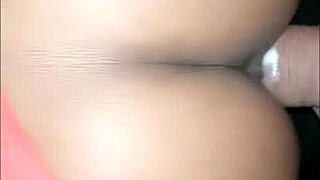 com a cunhadinha no sofa, tava vazanu orgasmo?