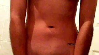 Chava Poblana masturbates passionately on webcam 😍