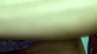 Bhabhi shows big boobs on video call!