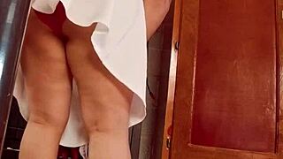 Grabacion oculta a culona cambiandose de ropa!