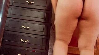 Grabacion oculta a culona cambiandose de ropa!