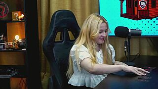 i-i mean, the branquinha from viamms got on all fours on the podcast table, her tiny panties showed her big pussy all wet and juicy - popum in the shack