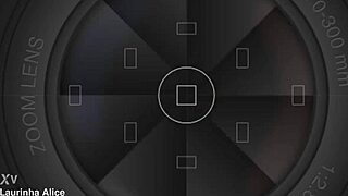 Mladá brazilská 18+ s piercingy ukazuje tělo a dlouho si hraje s sex hračkami, submisivní a vzrušená