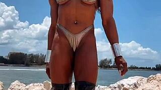 i got so turned on by the erotic female muscle babe