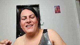 empregada safada aceitou dinheiro para chupar o patrão