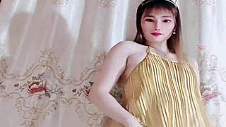 Viet Teen Dancing on Bigo Live Stream
