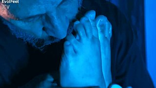 Craving Pussy And Feet Attention From Brunette Latina